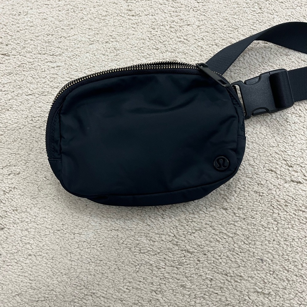 Lululemon Everywhere Belt Bag 1L Black
